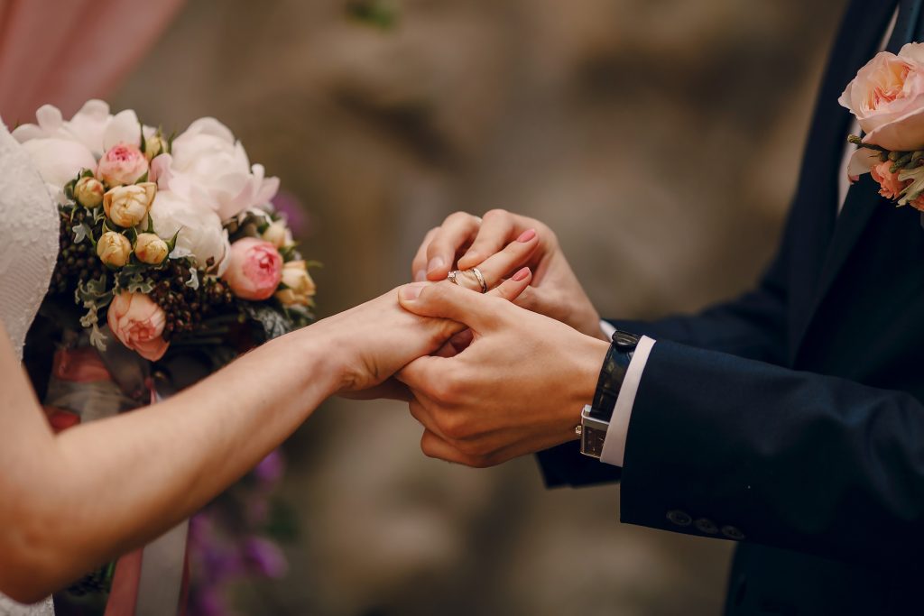 ¿Existe alguna similitud entre el matrimonio y la relación con Dios?